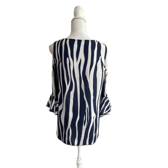 Relaxed Flowy Breezy Front Tie Cold Shoulder Summer Top - Picture 12 of 16